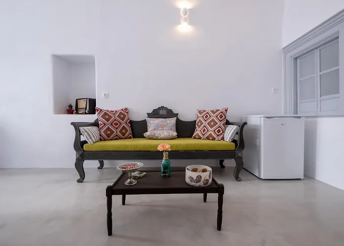 Labyrinth Traditional Pýrgos