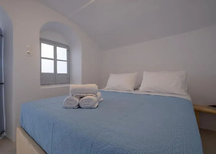 Villa Labyrinth Traditional *