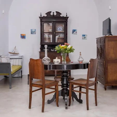 Villa Labyrinth Traditional