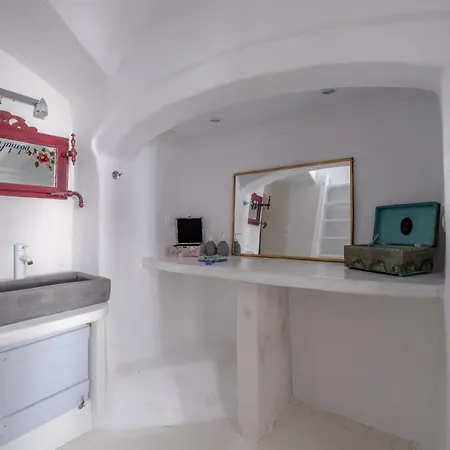 Villa Labyrinth Traditional *