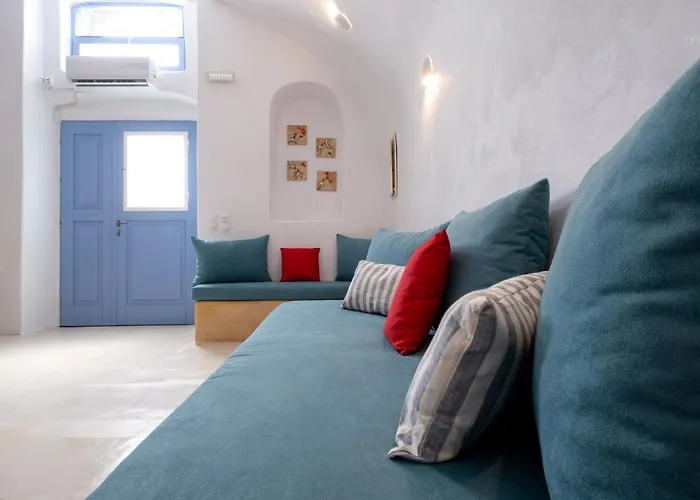 Villa Labyrinth Traditional