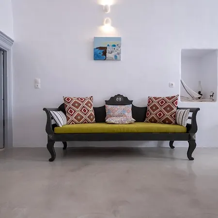 Labyrinth Traditional Vila Pýrgos