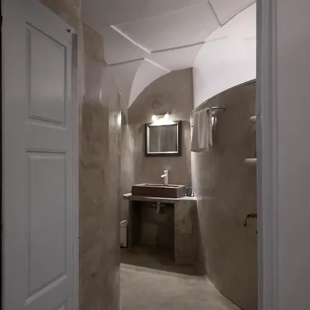 Vila Labyrinth Traditional