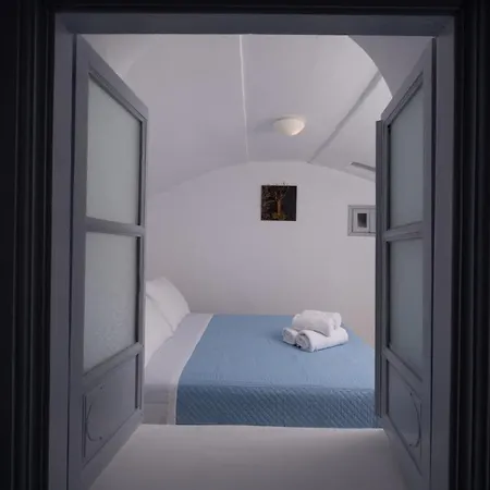 Labyrinth Traditional Pýrgos