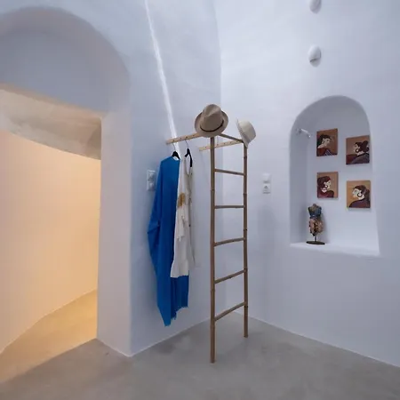 Vila Labyrinth Traditional