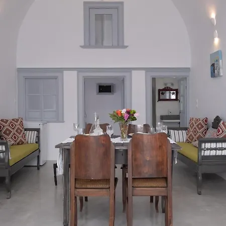 Villa Labyrinth Traditional