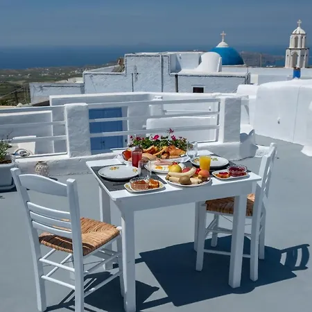 Labyrinth Traditional Pýrgos