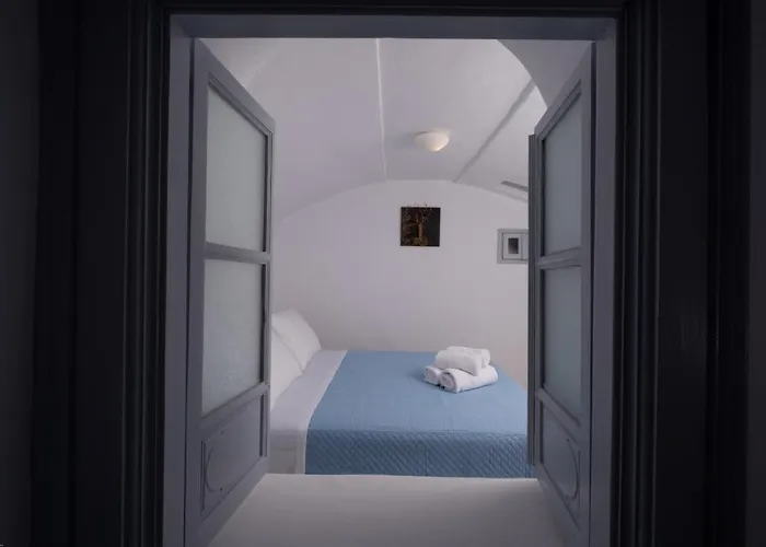 Labyrinth Traditional Pyrgos Kallistis