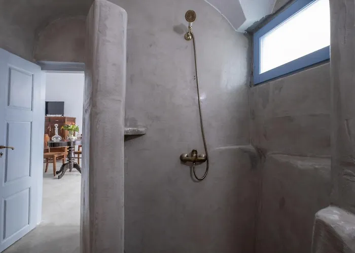 Villa Labyrinth Traditional